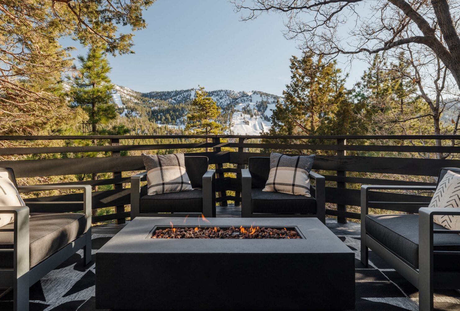 Cozy modern deck with a fire pit in Big Bear Lake